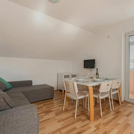Lavric Apartment *